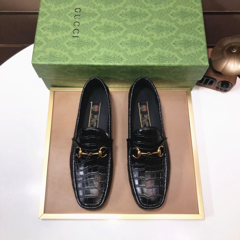 G*u*i leather shoes